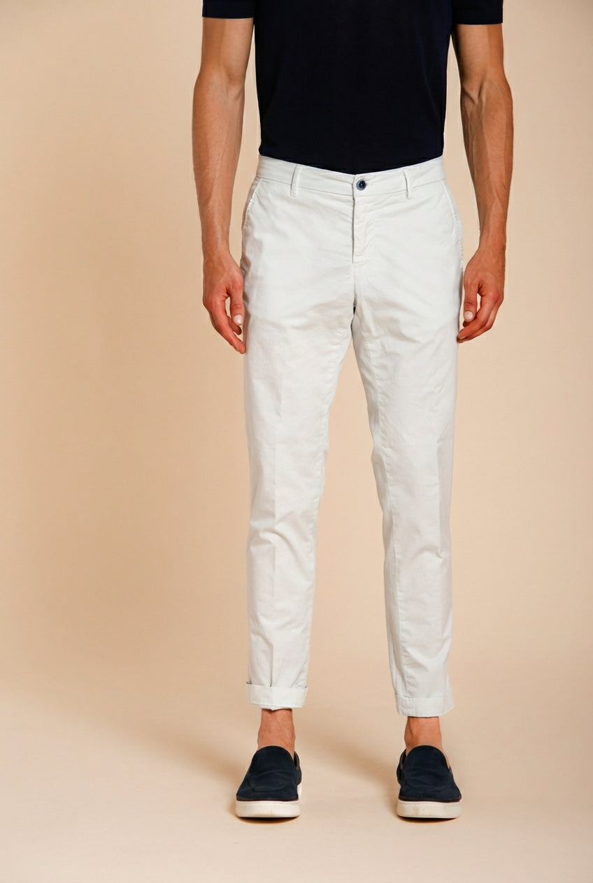 Milano pantalón chino hombre en gabardina stretch extra slim fit ①
