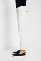 Milano pantalón chino hombre en gabardina stretch extra slim fit ①