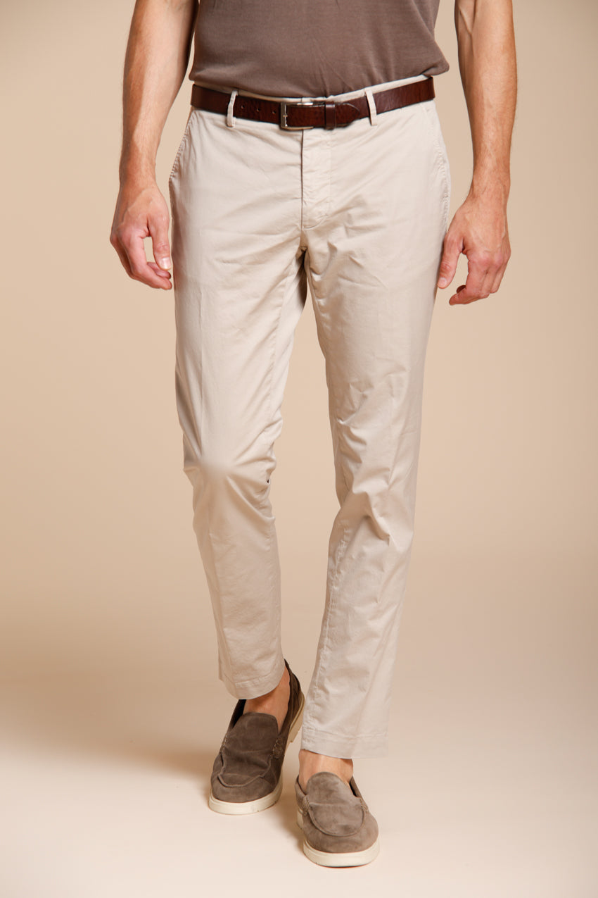 Milano pantalón chino hombre en gabardina stretch extra slim fit ①