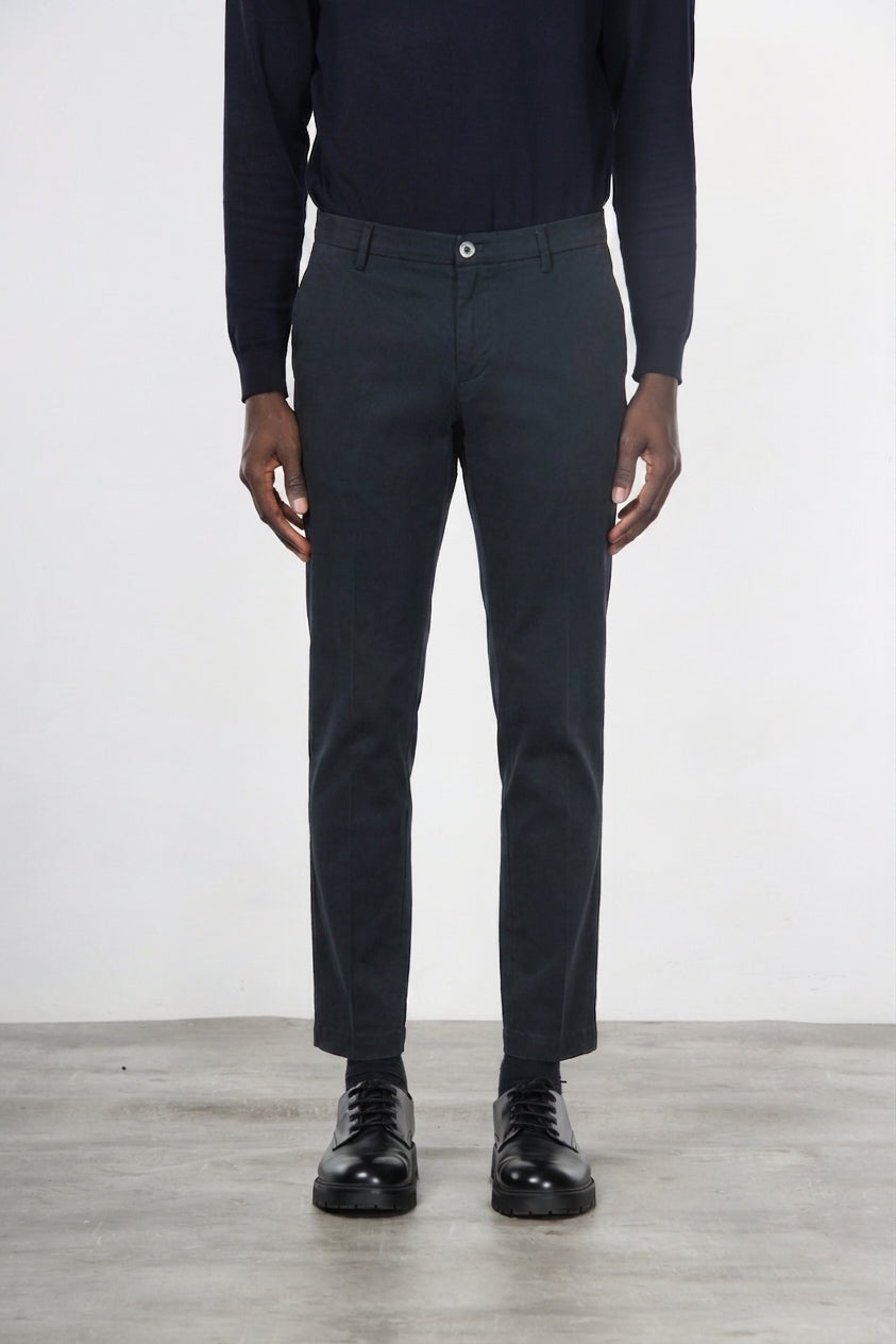 Milano Chinohose Herren in Stretch-Gabardine, Extra Slim Fit ①