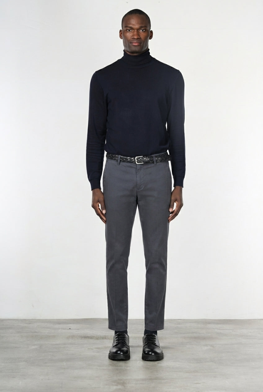 Milano pantalón chino de hombre en gabardina stretch extra slim fit ①
