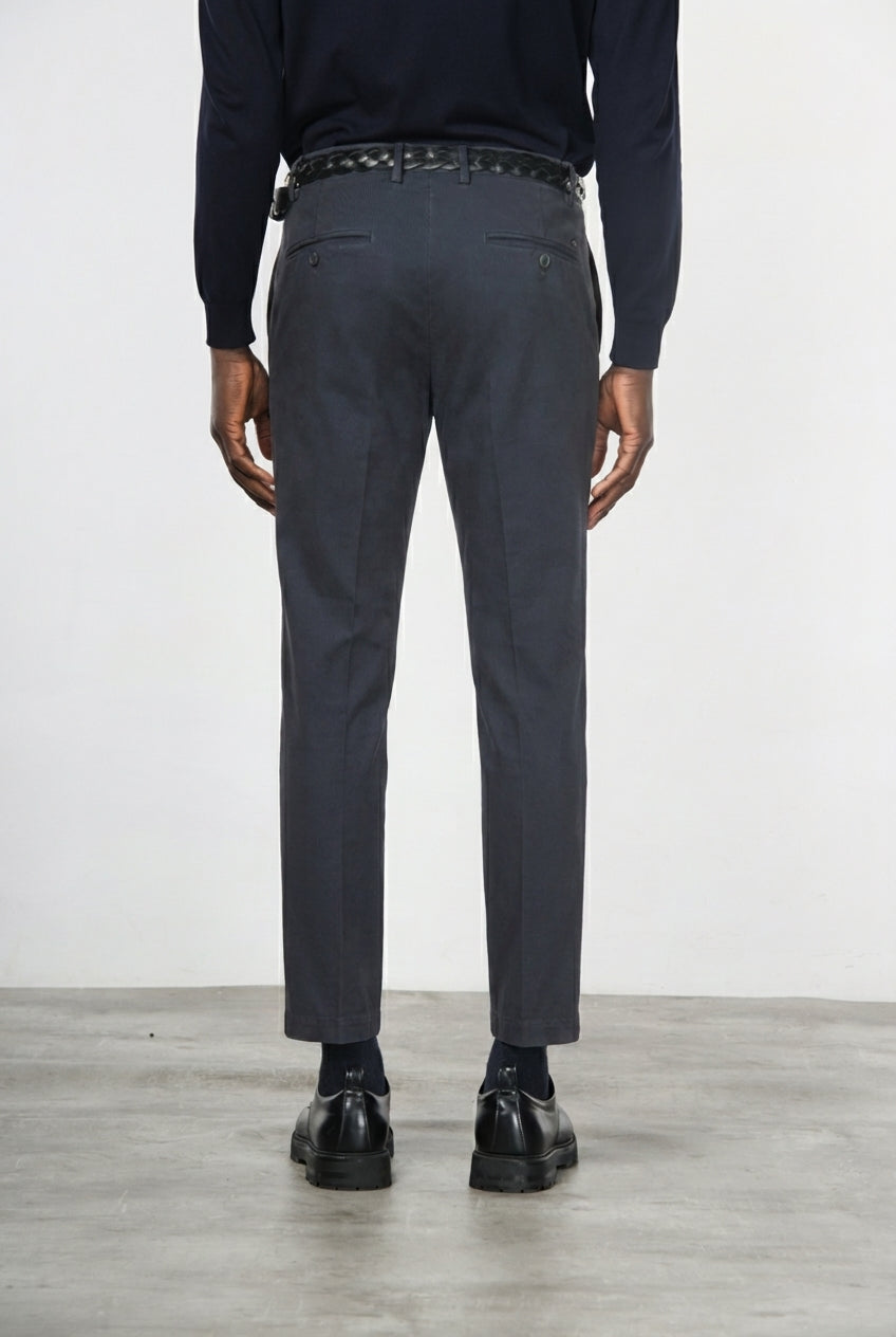 Milano pantalón chino de hombre en gabardina stretch extra slim fit ①
