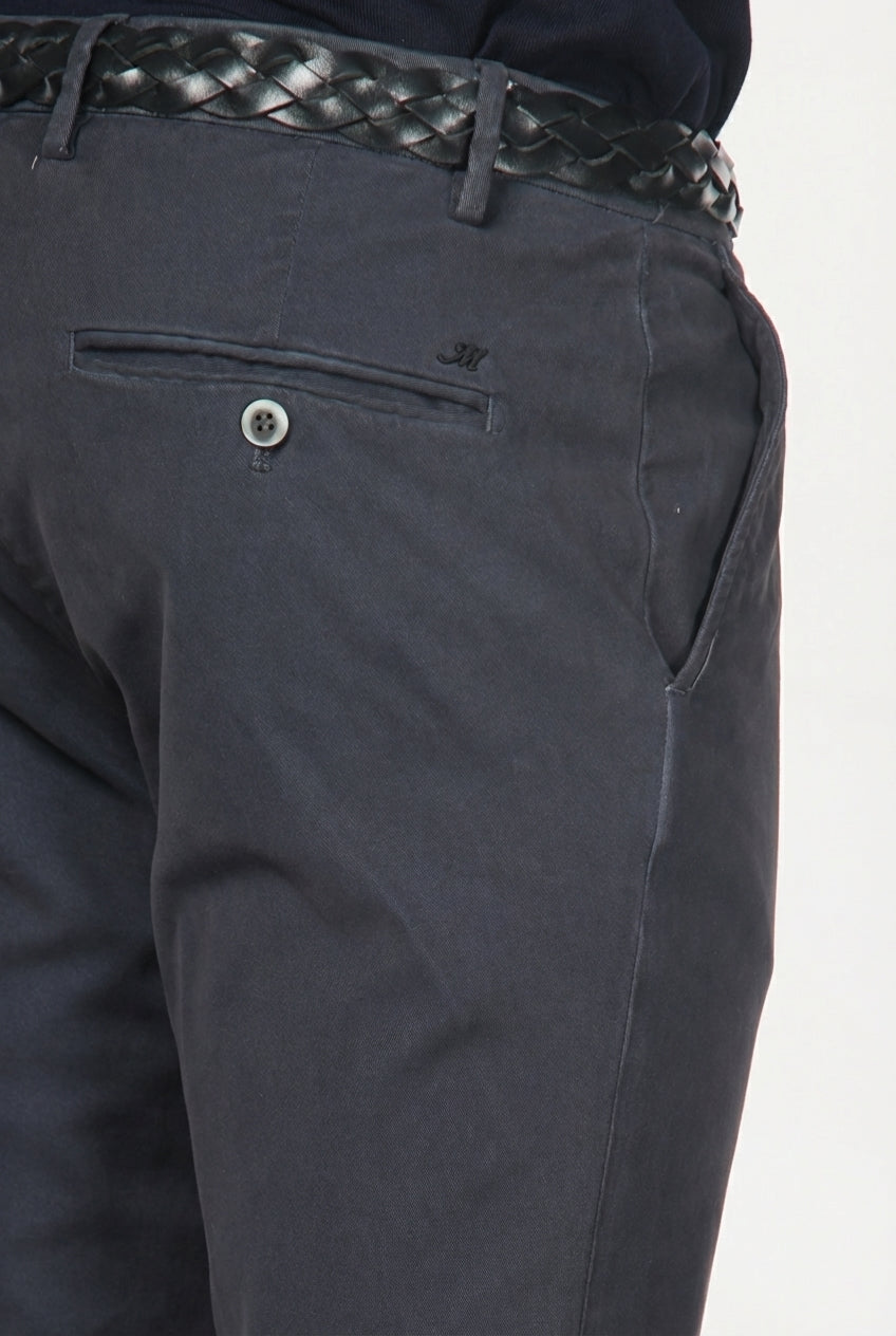 Milano pantalón chino de hombre en gabardina stretch extra slim fit ①
