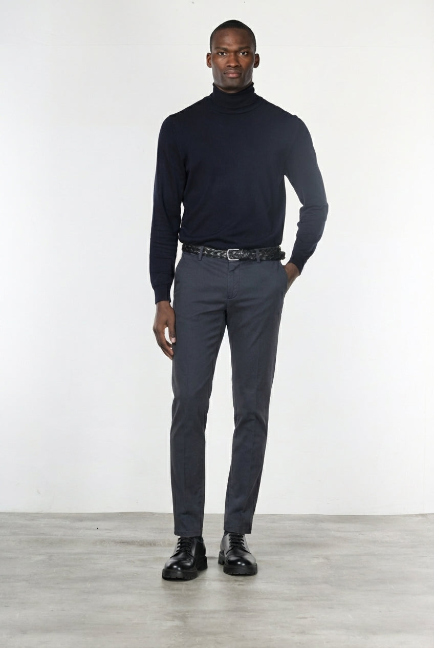 Milano pantalón chino de hombre en gabardina stretch extra slim fit ①
