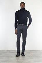 Milano pantalón chino de hombre en gabardina stretch extra slim fit ①
