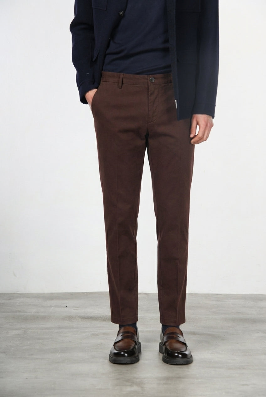 Milano pantalon chino homme en gabardine stretch, coupe extra slim ①