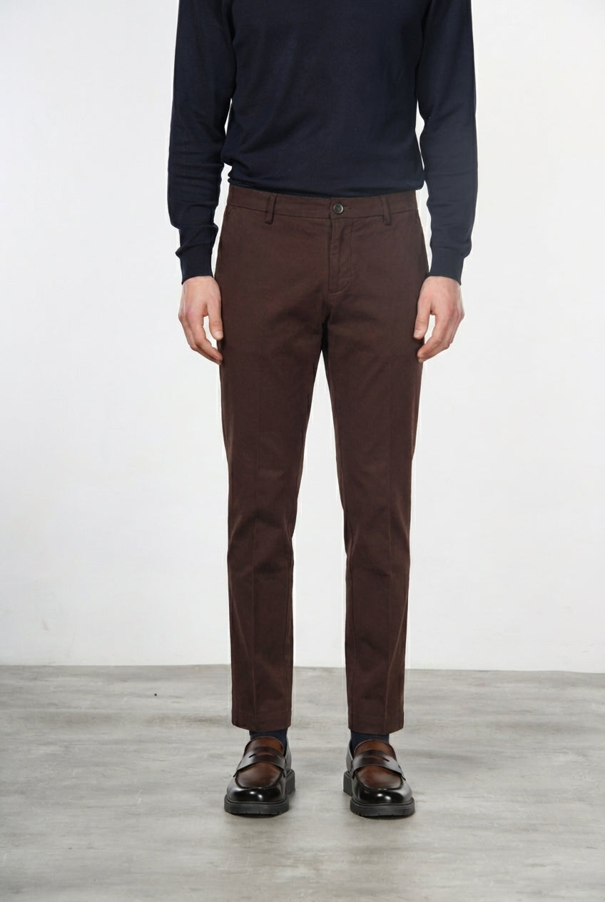 Milano pantalon chino homme en gabardine stretch, coupe extra slim ①