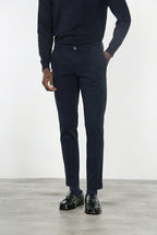 Milano pantalone chino uomo in gabardina stretch extra slim fit ①