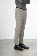 Milano Chinohose für Herren aus 500-Rippen-Feincord, Extra Slim Fit ①