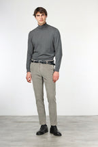 Milano Chinohose für Herren aus 500-Rippen-Feincord, Extra Slim Fit ①