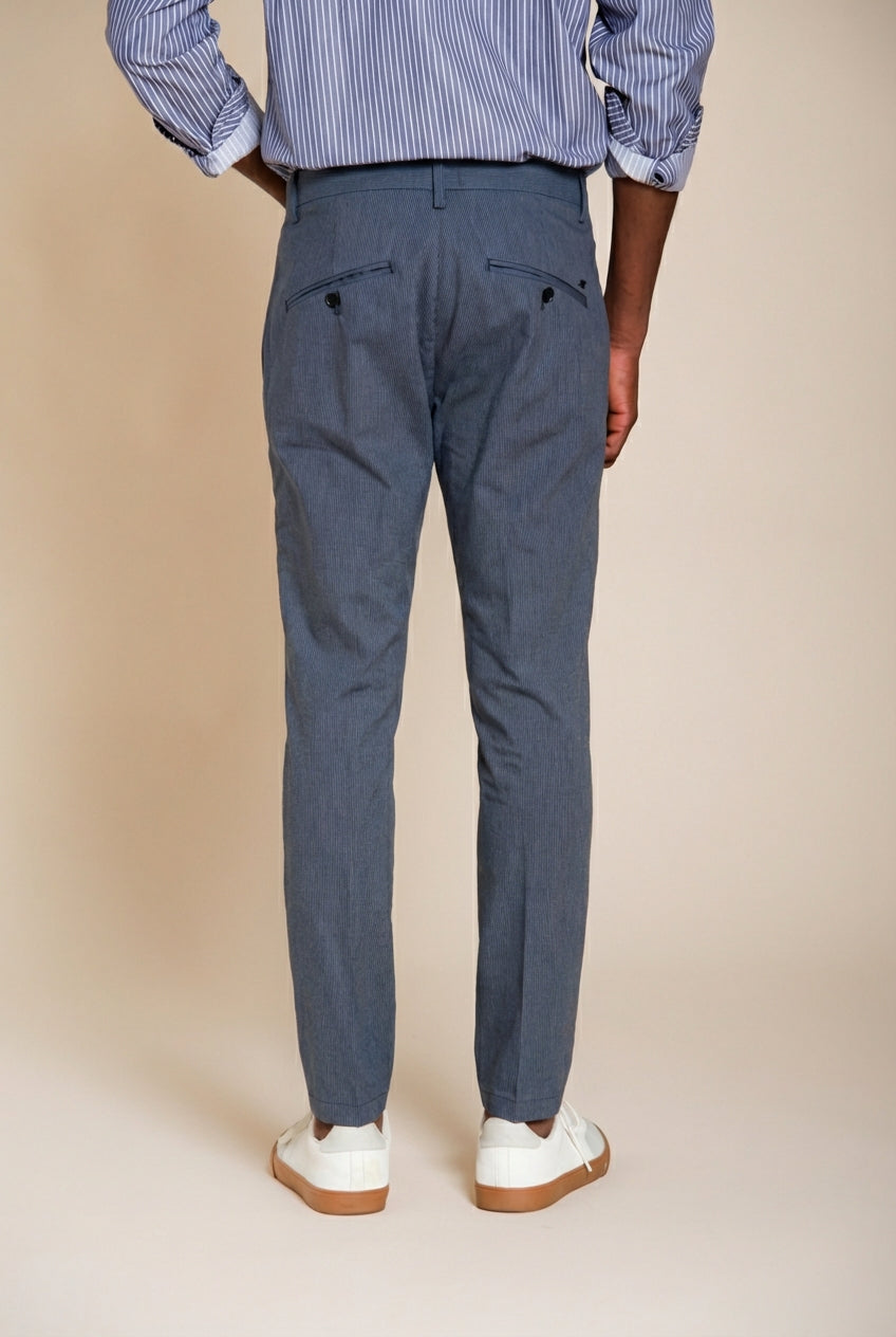 Osaka pantalón chino hombre en raya diplomática fina carrot fit