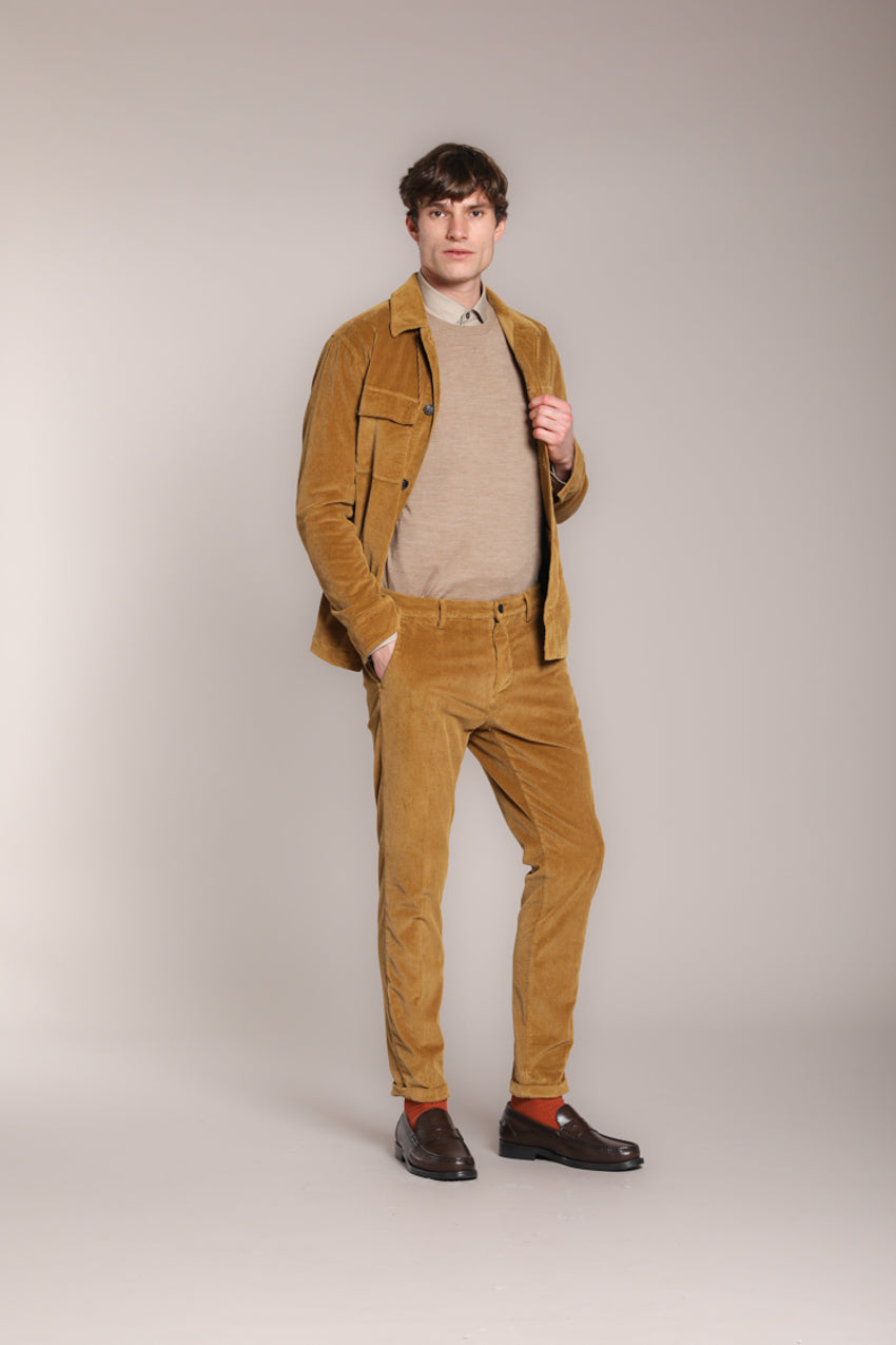 Osaka pantalón chino hombre en terciopelo de 500 líneas carrot fit