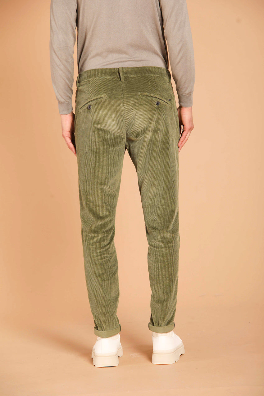 immagine 5 di pantalne chino uomo in velluto modello Osaka Style, di colore verde militare carrot fit di Mason's