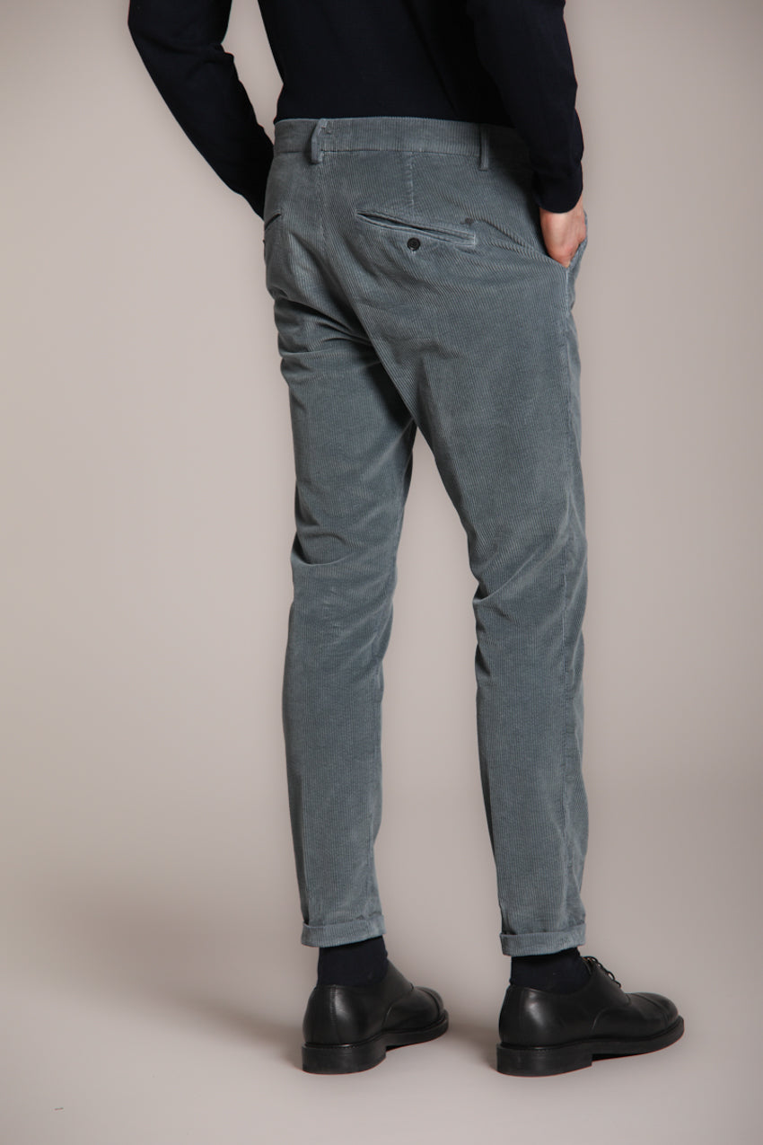 Osaka pantalón chino hombre en terciopelo de 500 líneas carrot fit