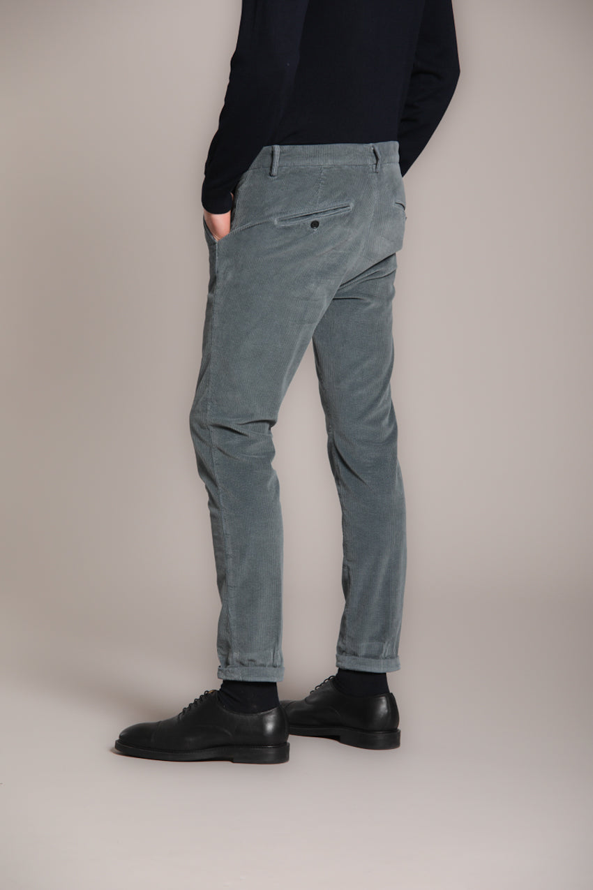 Osaka pantalón chino hombre en terciopelo de 500 líneas carrot fit