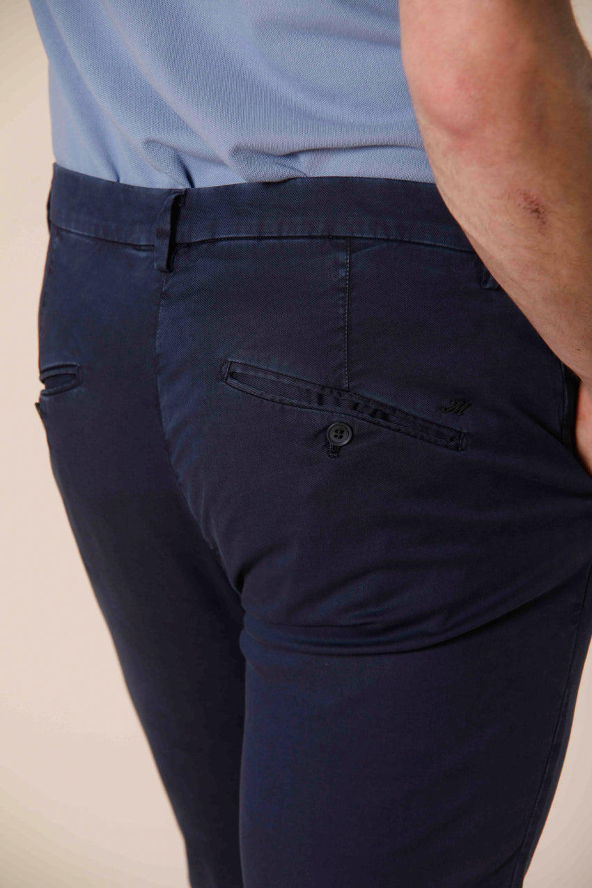 Immagine 2 di pantalone chino uomo in tricotina di cotone e tencel color blu navy modello Osaka Style di Mason's