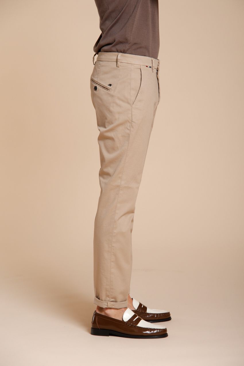 Osaka pantalón chino hombre en tricotina fina de algodón y lyocell carrot fit