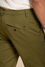 Osaka pantalón chino hombre en tricotina fina de algodón y lyocell carrot fit