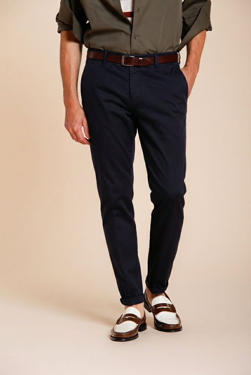 Osaka pantalón chino hombre en tricotina fina de algodón y lyocell carrot fit