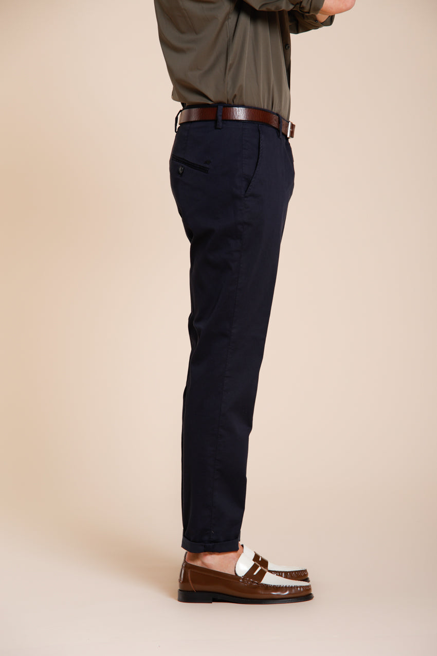 Osaka pantalón chino hombre en tricotina fina de algodón y lyocell carrot fit