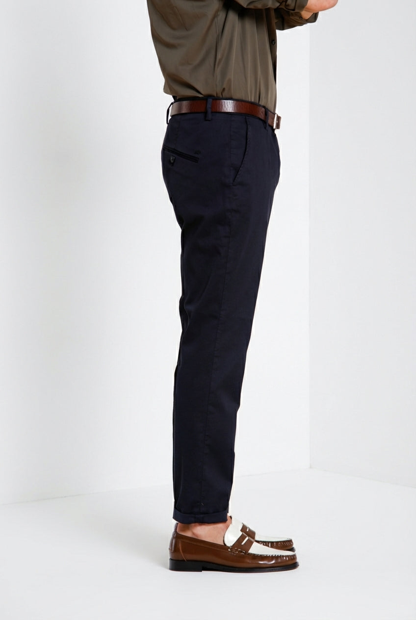 Osaka pantalón chino hombre en tricotina fina de algodón y lyocell carrot fit