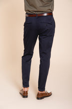 Osaka pantalón chino hombre en tricotina fina de algodón y lyocell carrot fit