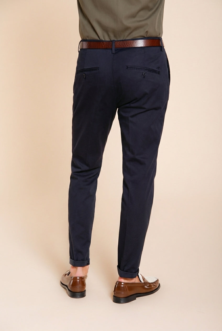 Osaka pantalón chino hombre en tricotina fina de algodón y lyocell carrot fit