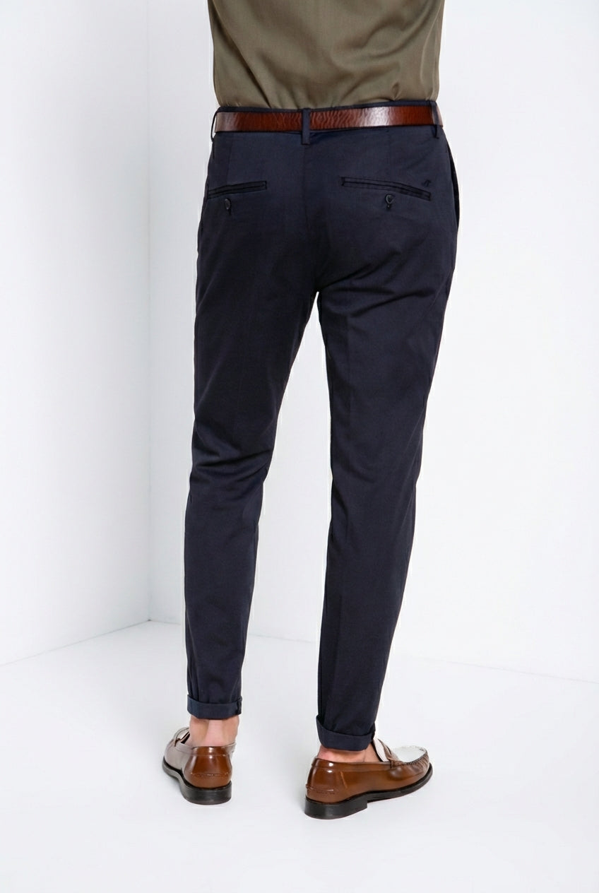 Osaka pantalón chino hombre en tricotina fina de algodón y lyocell carrot fit