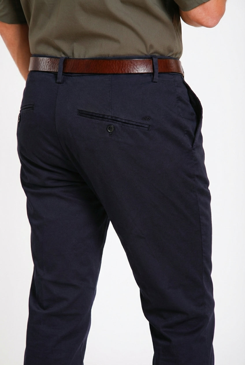 Osaka pantalón chino hombre en tricotina fina de algodón y lyocell carrot fit