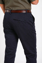 Osaka pantalón chino hombre en tricotina fina de algodón y lyocell carrot fit