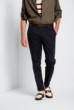 Osaka pantalón chino hombre en tricotina fina de algodón y lyocell carrot fit