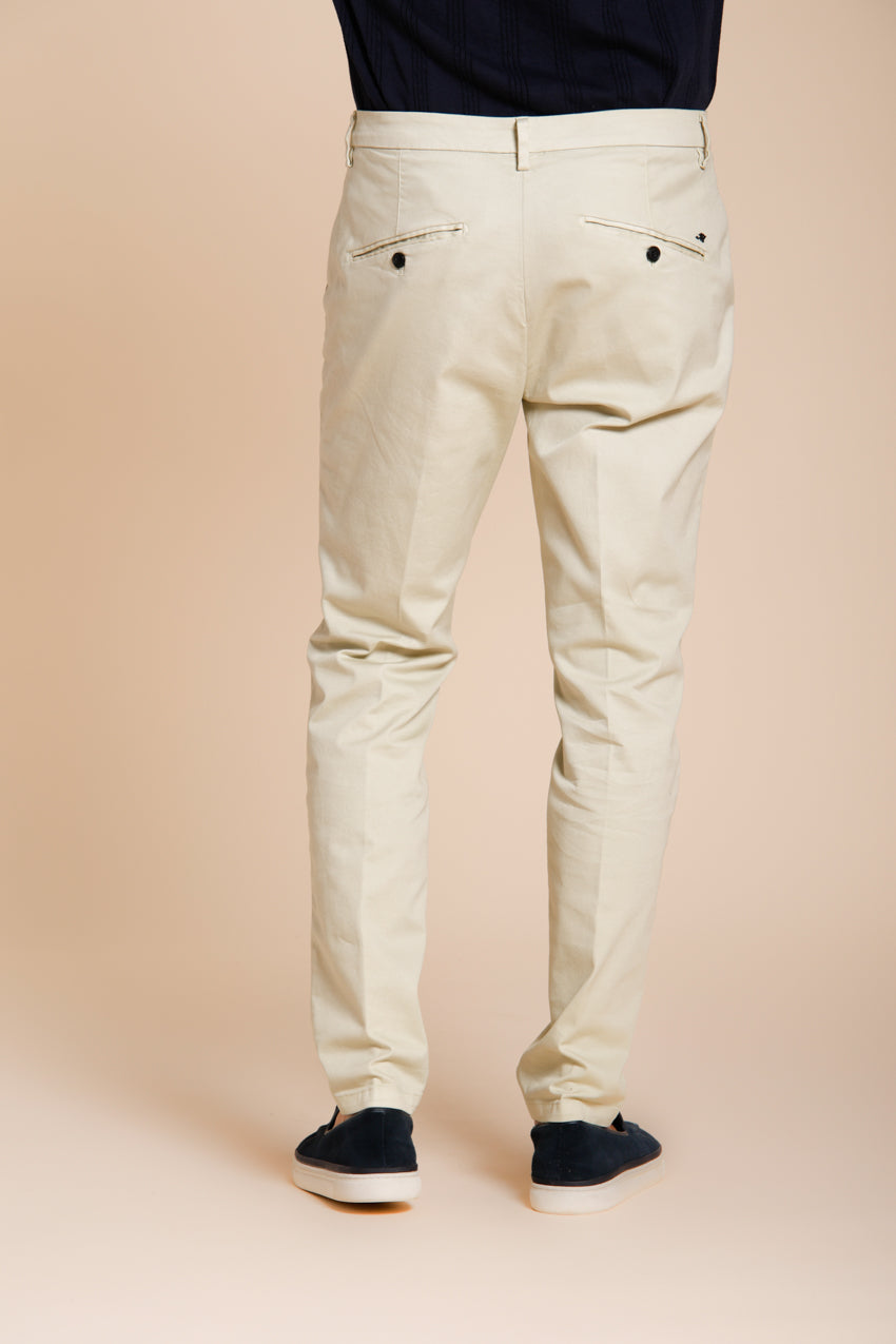 Osaka pantalone chino uomo in tricotina fine di cotone e lyocell carrot fit
