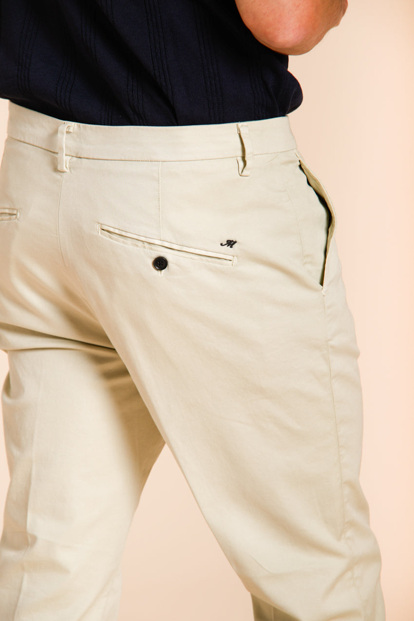 Osaka pantalone chino uomo in tricotina fine di cotone e lyocell carrot fit