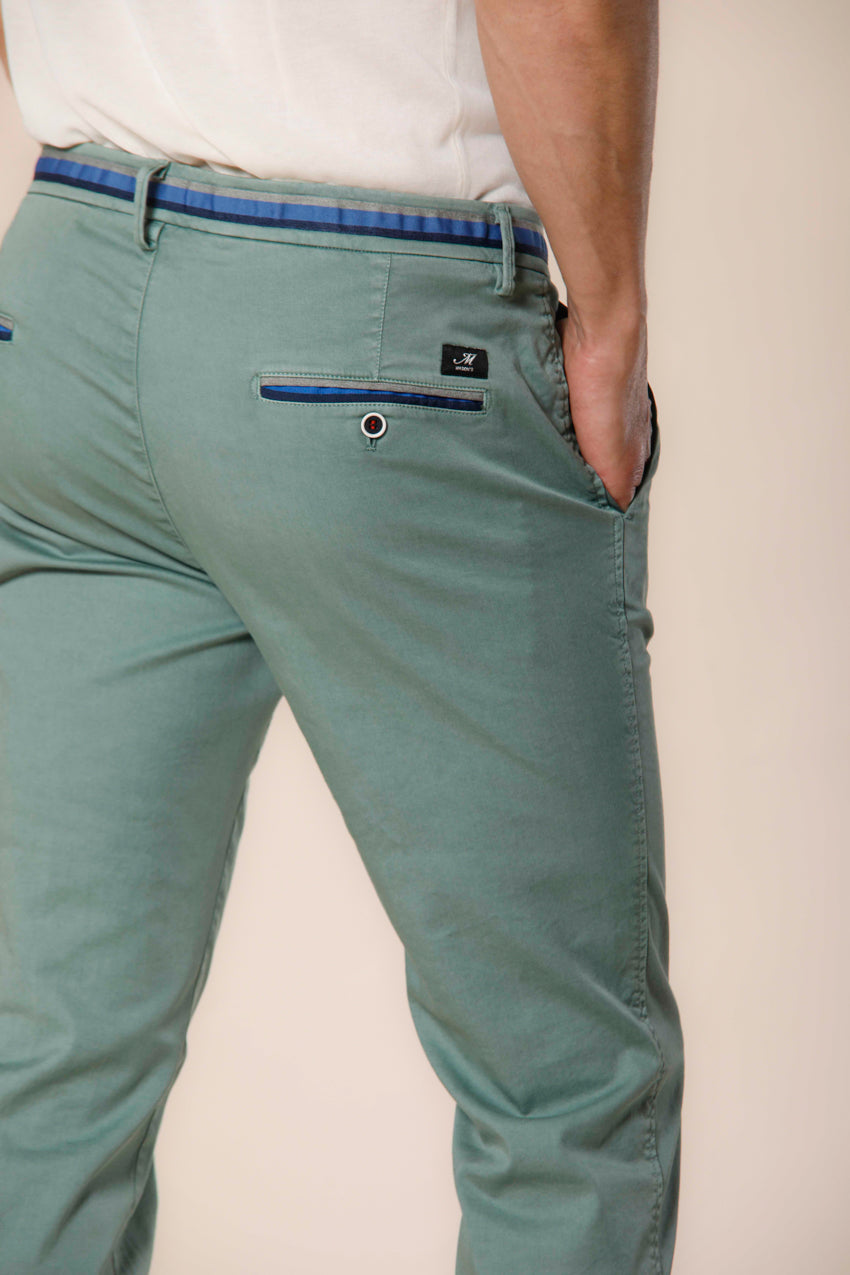 Image 2 du pantalon chino homme en coton et tencel vert menthe avec rubans modéle Torino Summer