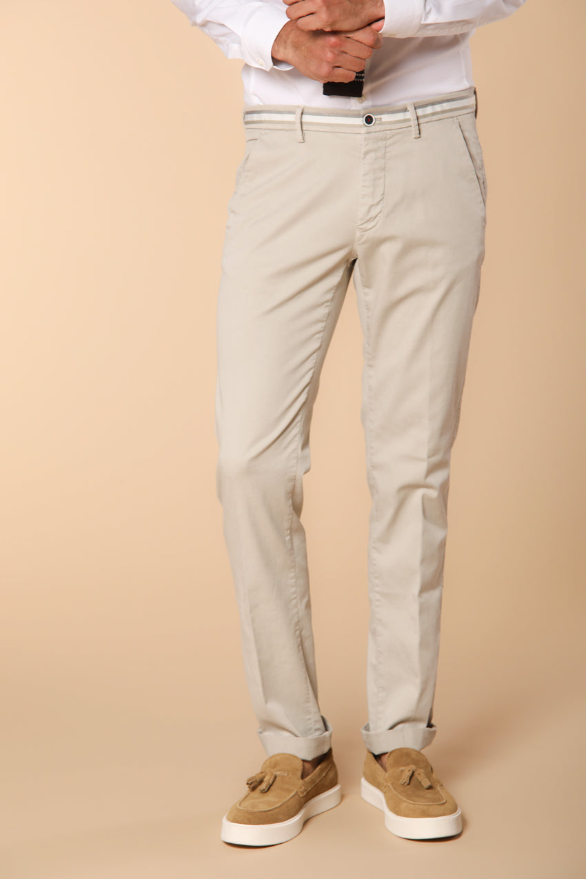 Torino Summer pantalón chino hombre en twill de algodón y lyocell slim fit
