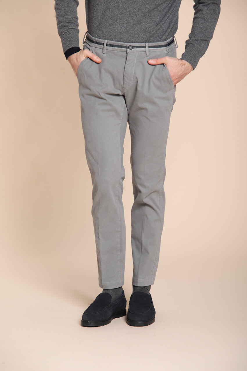Foto 1 Torino Winter pantalone chino uomo in gabardina stretch slim fit