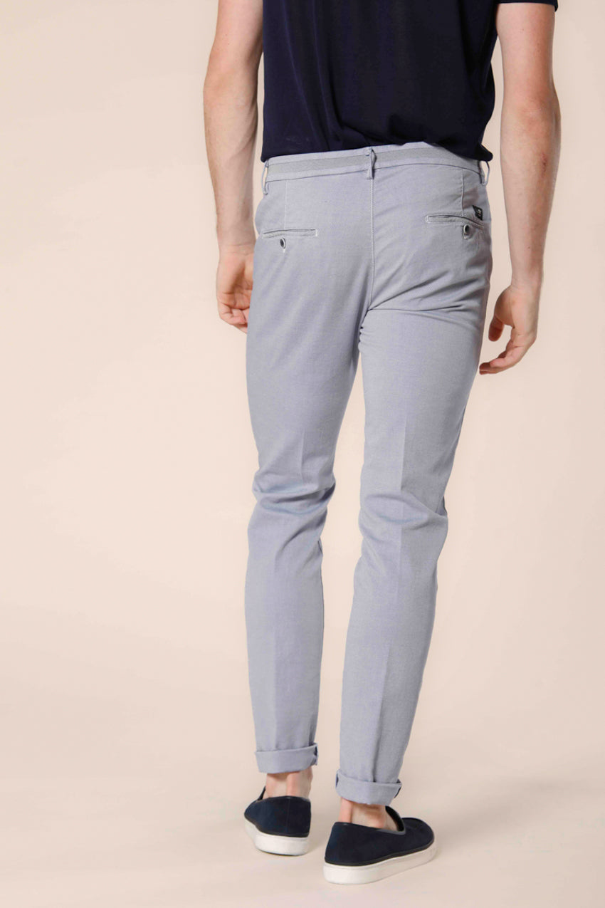 Immagine 3 di pantalone chino uomo in cotone stretch color stucco con damier filo celeste e con nastri modello Torino University di Mason's