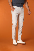 Torino University pantalón chino hombre en satén elástico slim fit