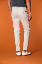 Torino University pantalón chino hombre en satén elástico slim fit