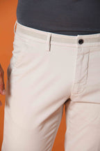 Torino University pantalón chino hombre en satén elástico slim fit