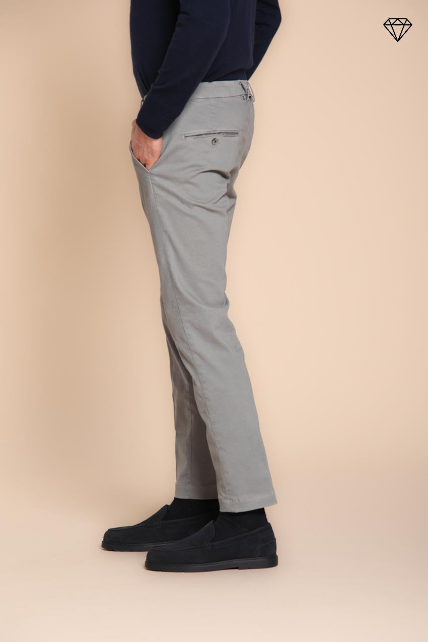 Torino pantalón chino hombre en gabardina slim fit ①