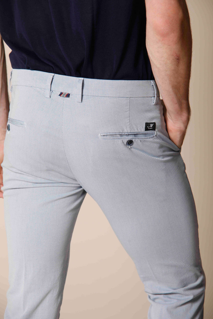 Immagine 2 di pantalone chino uomo in cotone jacquard color stucco con maglia filo blu modello Torino Style di Mason's