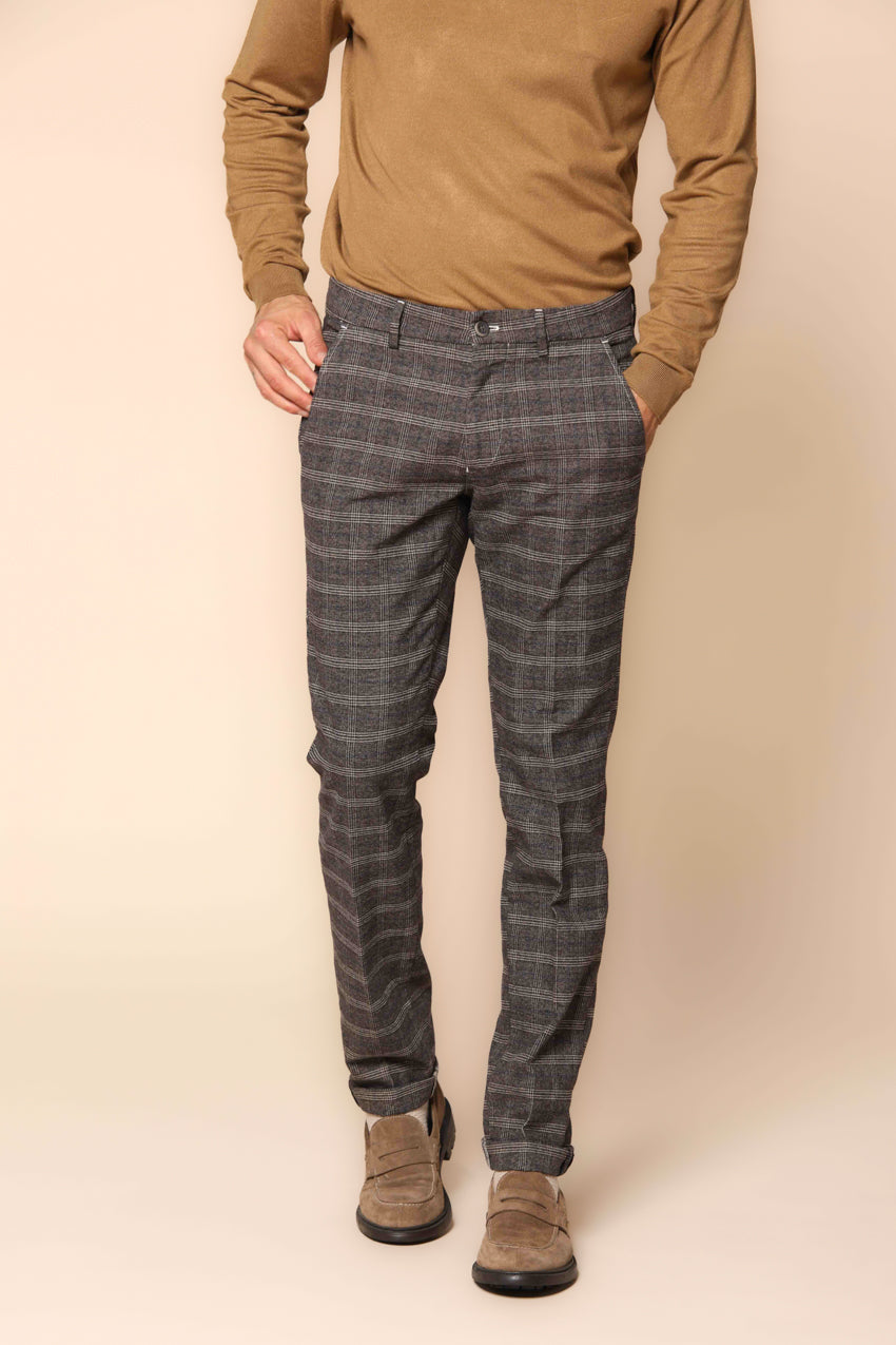 Torino pantalón chino de hombre en algodón stretch con estampado de cuadros galeses corte slim fit