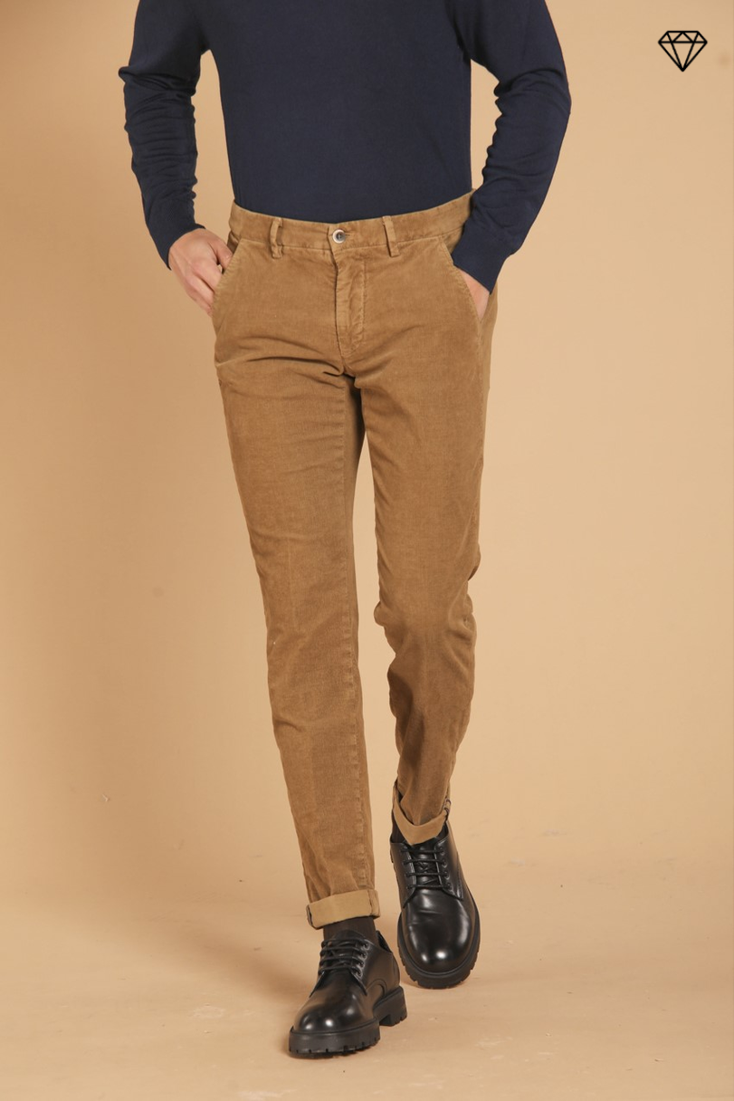 Torino pantalon chino homme en velours 1500 rayé coupe slim  ①.