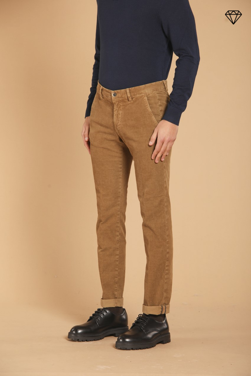 Torino pantalon chino homme en velours 1500 rayé coupe slim  ①.