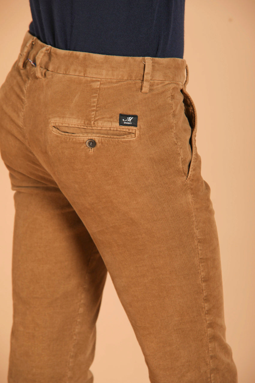 immagine 4 di pantalone chino uomo modello Torino Style, in velluto 1500 righe, di colore biscotto, fit slim di mason's