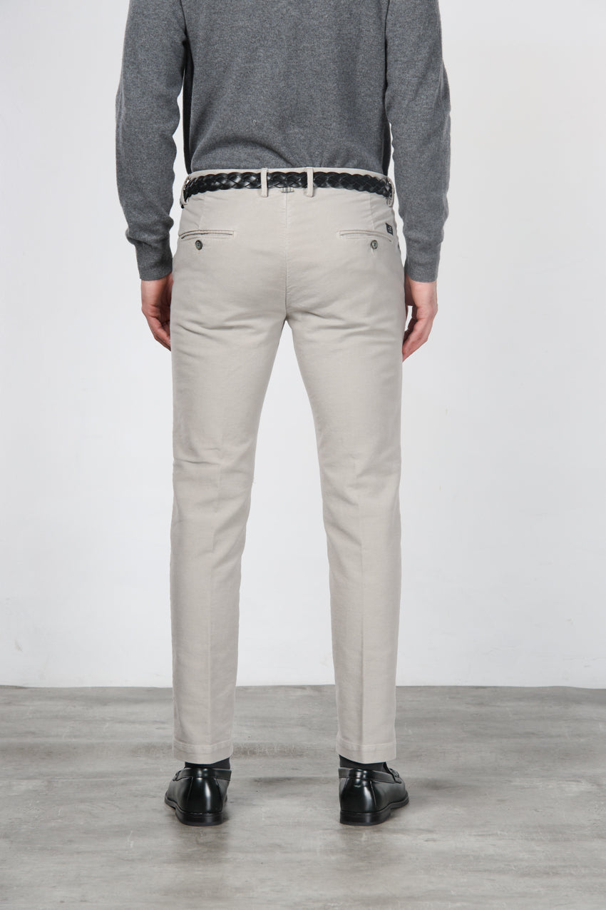Torino Chinohose für Herren aus 1000-Rippen-Feincord, Slim Fit ①