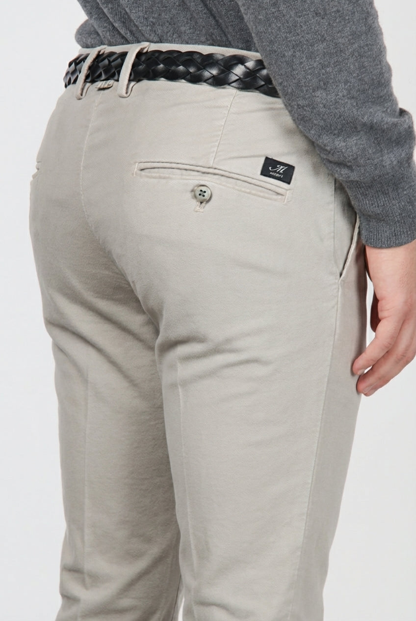 Torino Chinohose für Herren aus 1000-Rippen-Feincord, Slim Fit ①