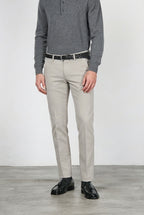 Torino Chinohose für Herren aus 1000-Rippen-Feincord, Slim Fit ①