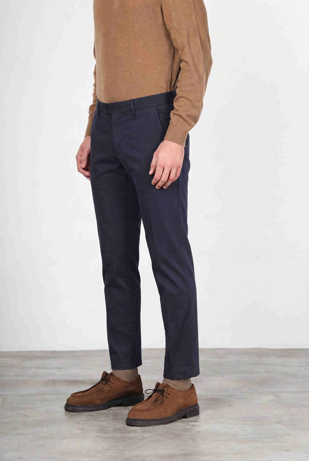 Torino Flex men’s chino pants in satin, slim fit ①